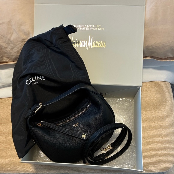 Celine Teen Lulu bag in black - Picture 4 of 7
